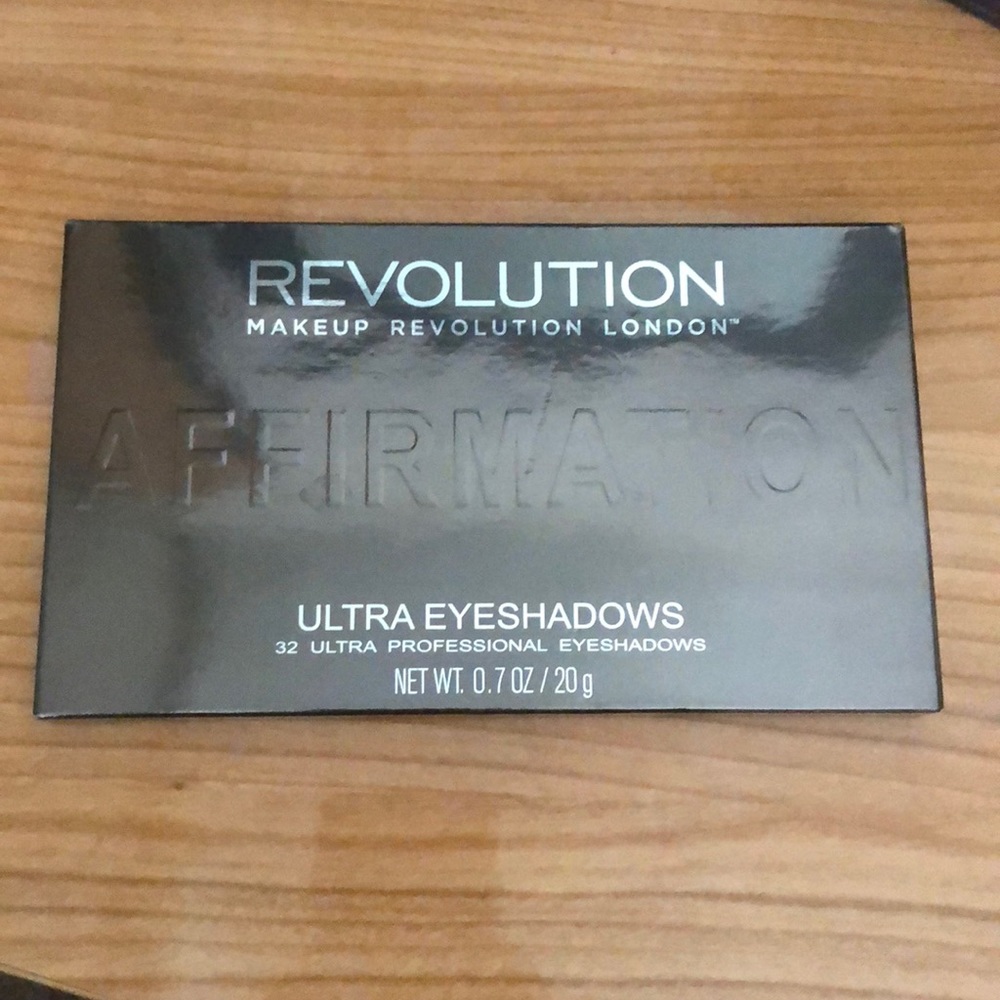 Makeup Revolution - AFFIRMATION palette